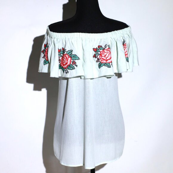E2 Embroidered Off-Shoulder Top, Size Medium - Picture 3 of 5